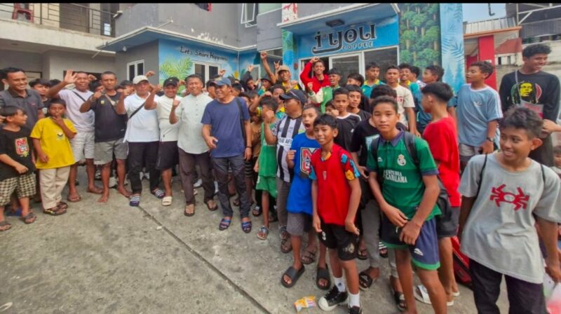 Pose Bersama Pemain Kieraha Football Academy Bersama Pelatih dan Official