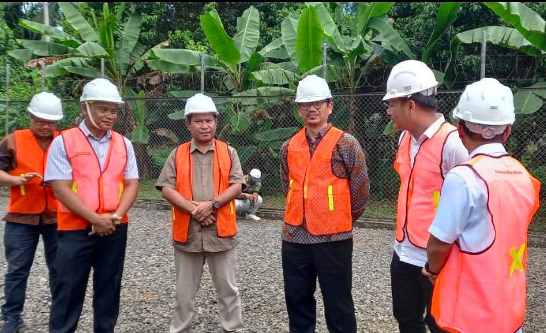 Pose Bersama Irjen Kemenkomdigi Bersama Sekda Usai Ujicoba Tower BTS USO