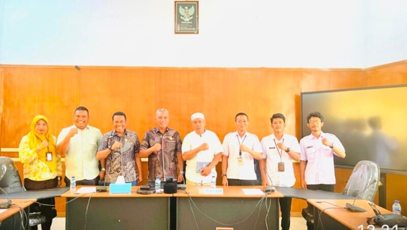 Pose Bersama Komisi I DPRD dan BPN Halbar Usai Rapat Kerja