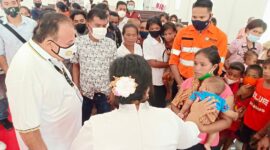 Presdir PT NHM, Haji Robert Nitiyudo Wachjo Saat Menyapa Warga