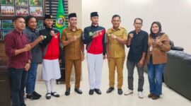 Wakil Bupati Halbar Pose Bersama Paskibraka Provinsi Maluku Utara