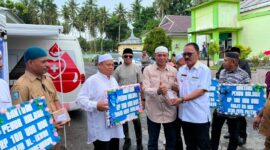 Bupati James Uang Menyerahkan Bantuan Pembangunan Rumah Ibadah