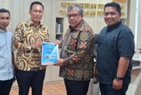 Sekda Haltim, Ricky Ch Richfat Menyerahkan Proposal Kepada Wamen PKP RI, Fahri Hamzah