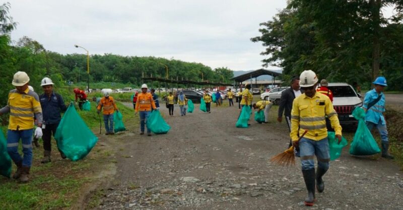 Aksi Bersih Lingkungan Oleh Karyawan NHM, Sambut WCD 2025