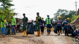 Bersih Lingkungan Karyawan Harita Nickel, TNI Polri dan Masyarakat