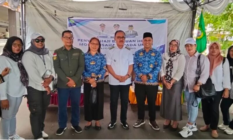 Pose Bersama Bupati, James Uang, Usai Penyerahan Bantuan