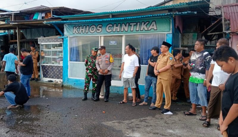 Walikota Ternate, M Tauhid Soleman, Saat Memantau Bencana