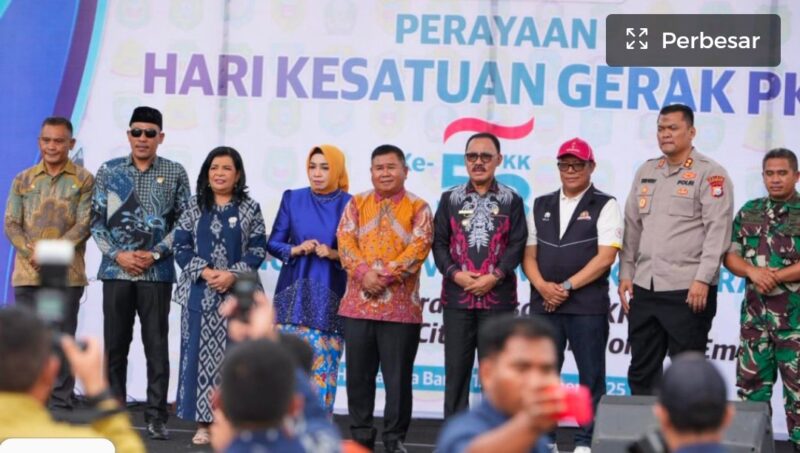 Pose Bersama Bupati James Uang Usai Pembukaan HKG PKK