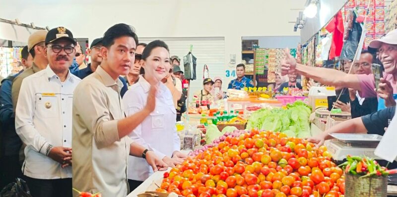 Wakil Presiden, Gibran Rakabuming Raka, didampingi Gubernur dan Bupati Halbar