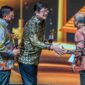 Dirut Harita Nickel Bersama Komisaris Utama Saat Menerima Penghargaan Subroto 2025