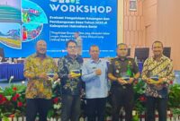 Pose Bersama Ir Namto H Roba Usai Workshop Pengelolaan Keuangan