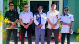 Pose Bersama IKA PMII Kepsul dan Pejabat Kesbangpol Usai Registrasi