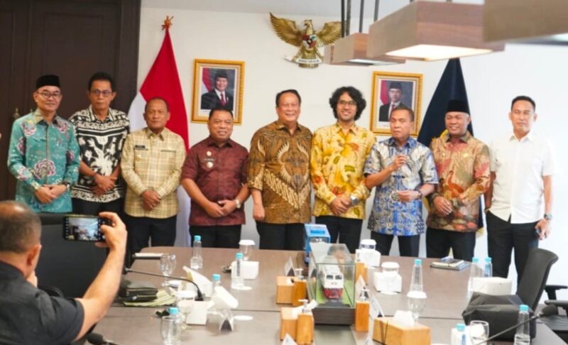 Pose Bersama Usai Pertemuan Dengan Wamenhub RI