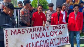 Aksi Unjukrasa di Depan Kantor Kejaksaan Negeri (Kejari) Kepsul