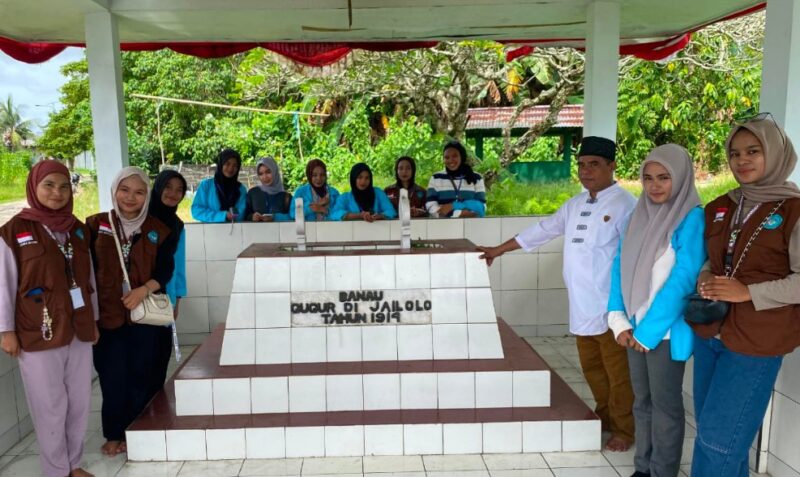 Ziarah Mahasiswa KKN ke Makam Kapitan Banau Desa Gufasa Jailolo