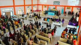 Tampak Ruangan Dalam Gereja Immanuel Kawasi Obi 