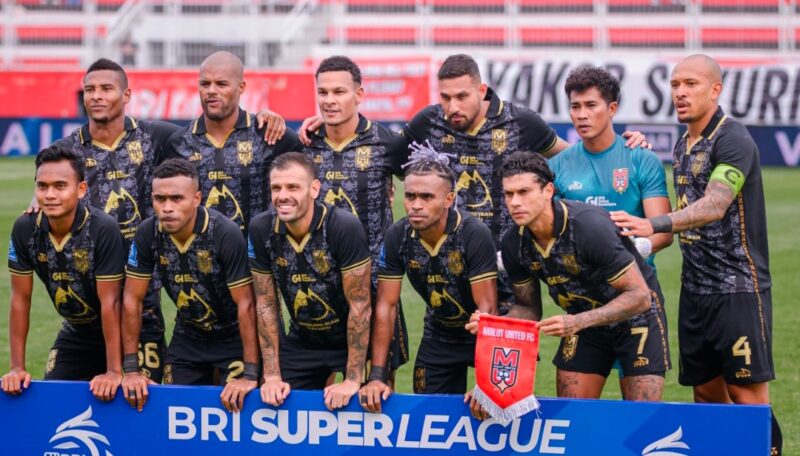 Pose Bersama Tim Malut United (Laskar Kieraha) 