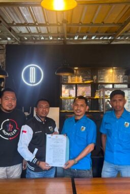 DPD KNPI Malut Serahkan SK Kepengurusan KNPI Halmahera Barat