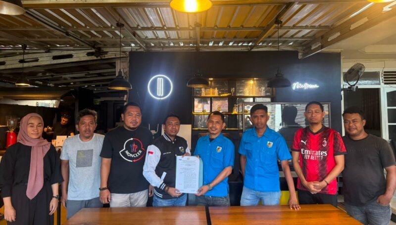 Penyerahan SK Kepengurusan KNPI Halmahera Barat