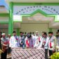 Bupati Halsel Menandatangani Prasasti Peresmian Masjid