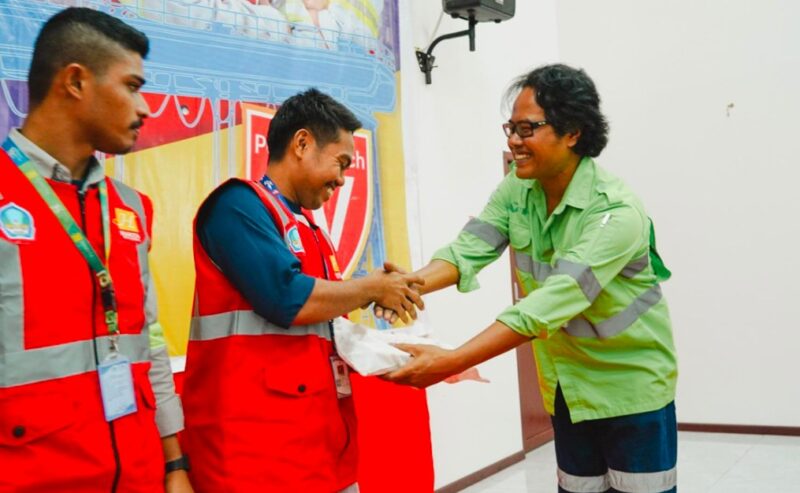 Commonity Deveploment Harita Nickel, Broto Suwarso, Memberi Ucapan Selamat Kepada Peserta