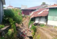 Rumah Salah Satu Warga Yang Terancam Ambruk