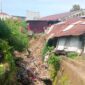 Rumah Salah Satu Warga Yang Terancam Ambruk