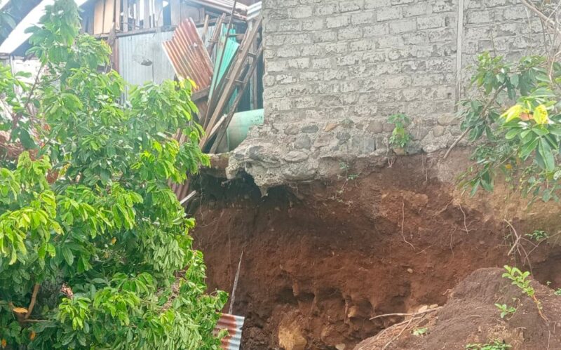 Rumah Warga Yang Rusak Akibat Longsor di Kelurahan Maliaro