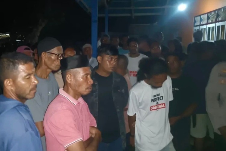 Warga Memadati Rumah Korban Setelah Dievakuasi