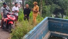 Lurah Moya Didampingi Warga Meninjau Bak Penampungan Air