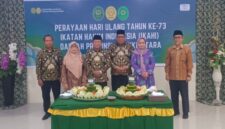 Persiapan Pemotongan Tumpeng Dalam Perayaan HUT Ikatan Hakim Indonesia Malut