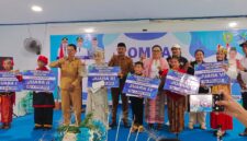 Pose Bersama Enam Peserta Peraih Juara Lomba Bertutur