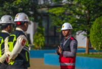 Frangi Cako, Security Supervisor Harita Nickel Sedang Berikan Instruksi