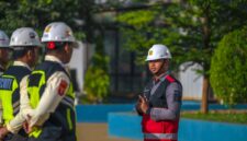 Frangi Cako, Security Supervisor Harita Nickel Sedang Berikan Instruksi