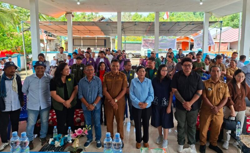 Pose Bersama Peserta Kemah Petani Tematik Program TEKAD