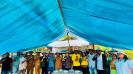 Pose Bersama Dalam Kegiatan Kemah Petani Tematik di Desa Naga