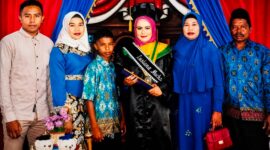 Pose Bersama Salman Muchsin (Ko Lao) dan Keluarga Kecilnya