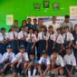 Camat Loteng, Suparto Lansib, Pose Bersama Para Siswa