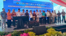 Pose Bersama Usai Pembukaan Seminar Nasional Koperasi Merah Putih