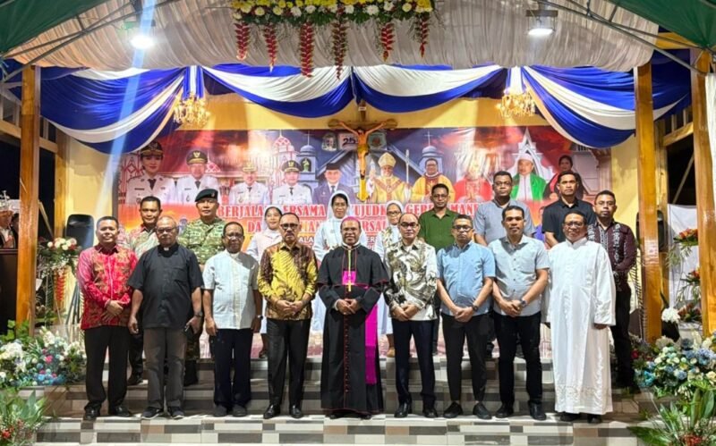Pose Bersama Usai Perayaan Yubileum Paroki Santo Fransiskus Xaverius