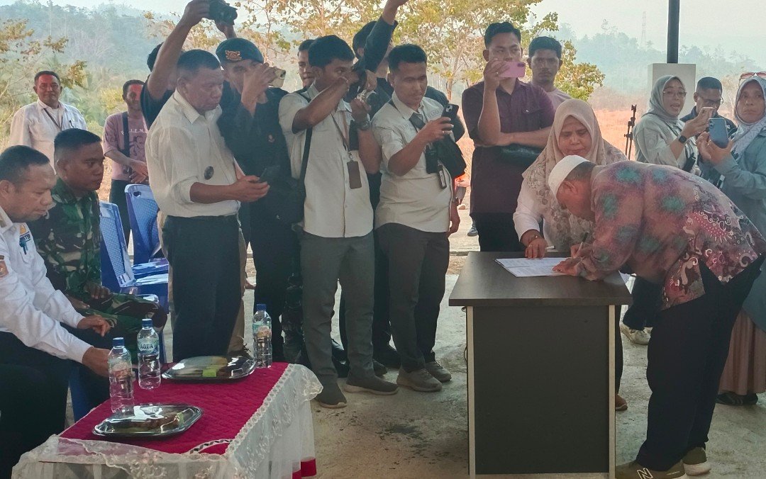 Penandatanganan Pernyataan Deklarasi Damai Domato- Sidangoli Dehe