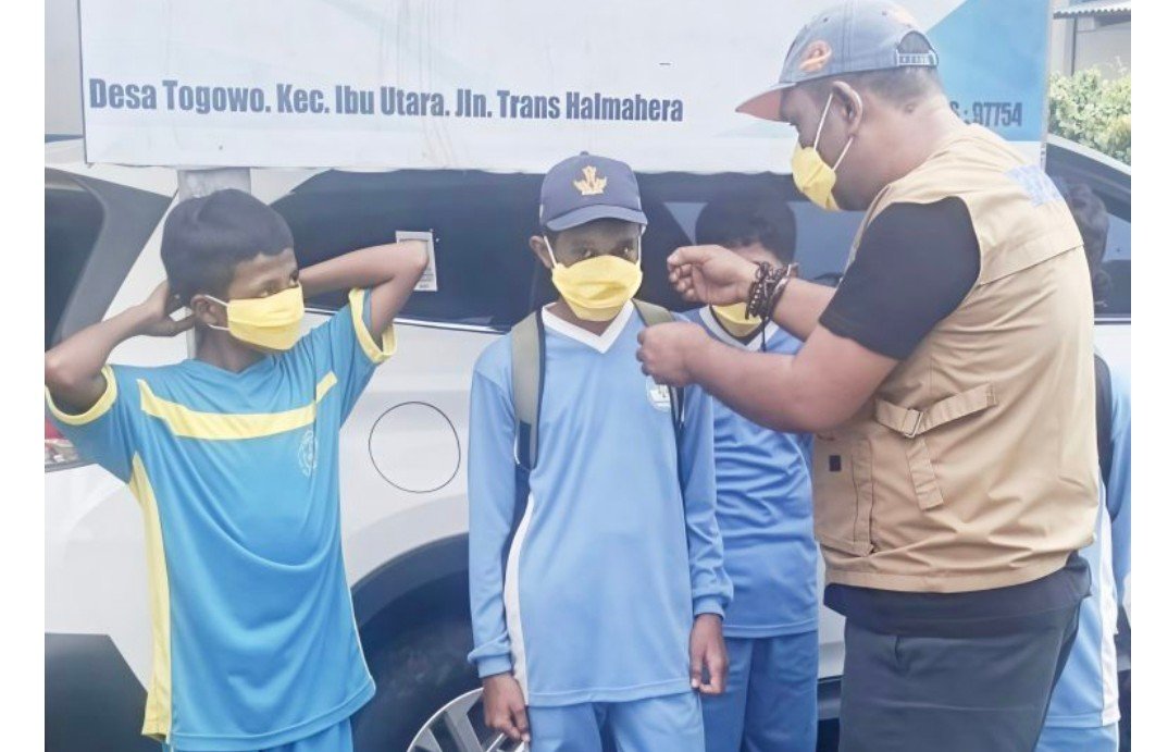 Pembagian Masker Kepada Siswa Yang Dilaksanakan BPBD Halmahera Barat