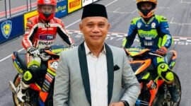 Ketua IMI Halbar, Yoram Uang, Dengan Latar Tim Pembalap